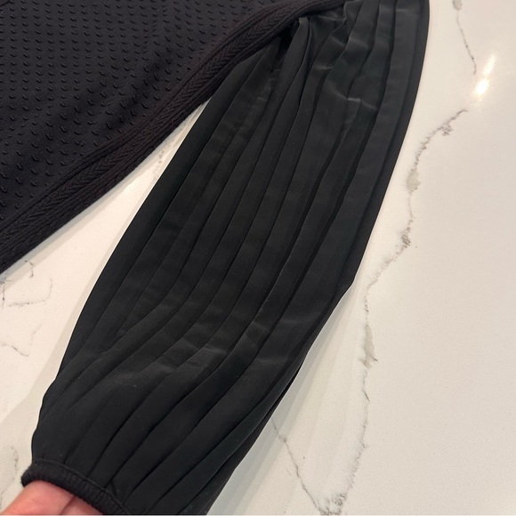 White House Black Market Women Pleated Sleeve Sweater Dress Sz XS Textured Puff - Picture 10 of 15